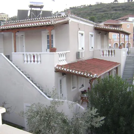 Theo & Spetses Town